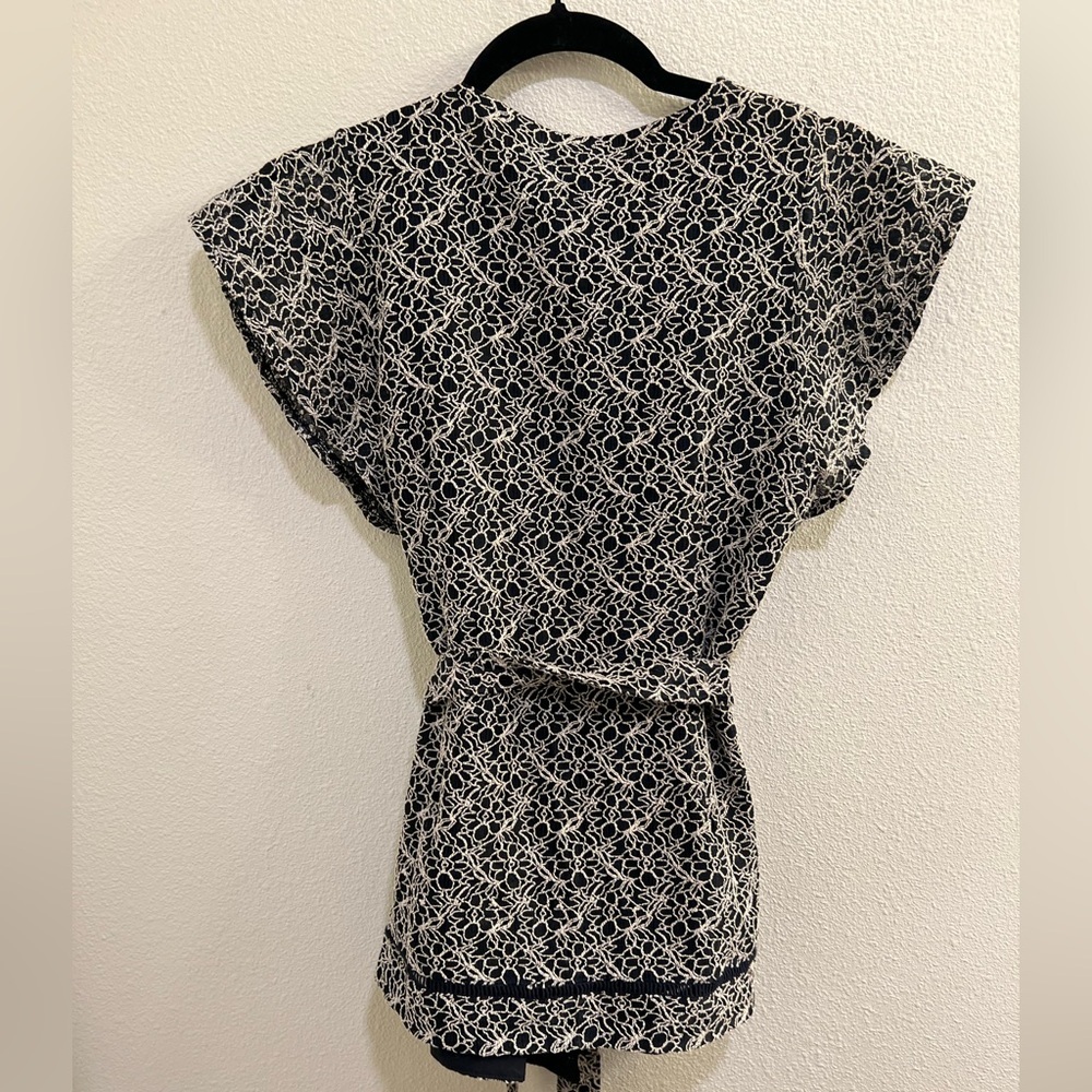 NWT Banana Republic Womens Small Black & White Floral Wrap Top - Picture 2 of 4